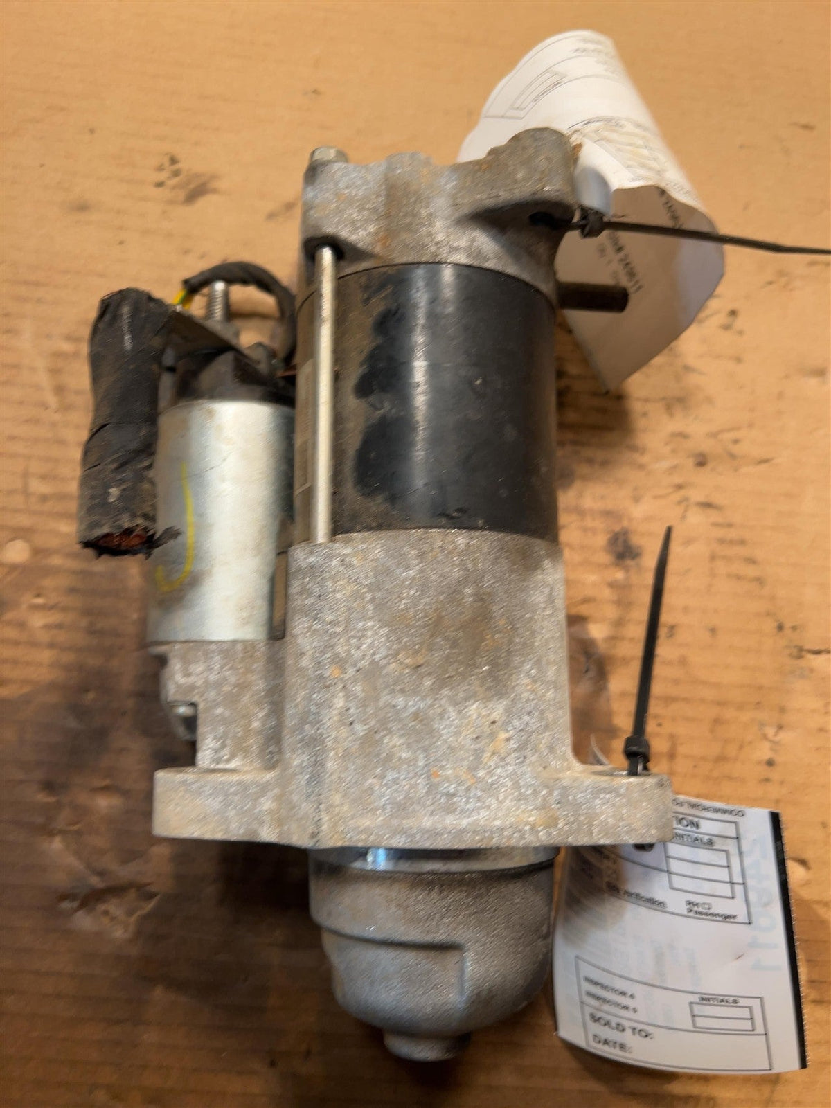 Starter Motor from a 2018 Chevrolet Malibu, photo 2