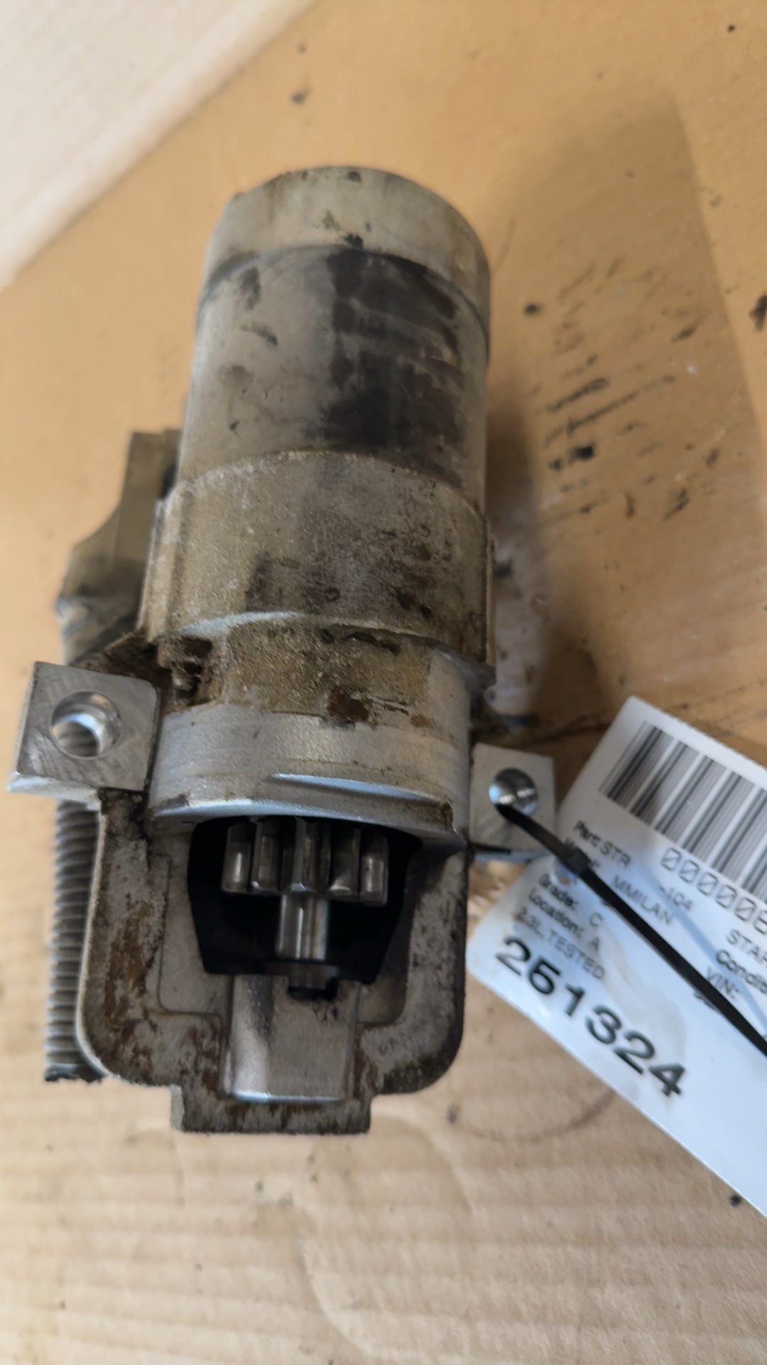 Starter Motor from a 2006 Mercury Milan, photo 2