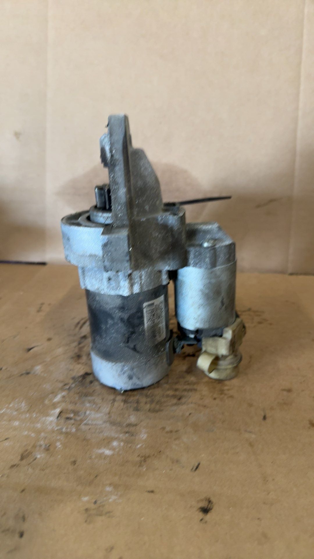 Starter Motor from a 2020 Ford Mustang, photo 2