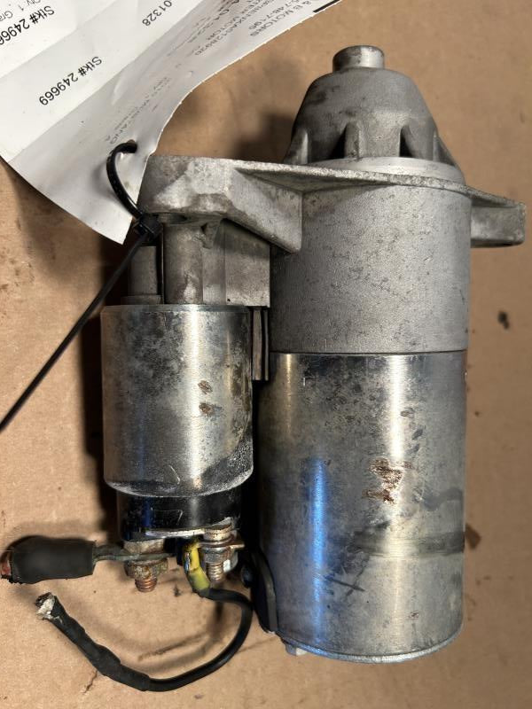Starter Motor from a 2010 Ford Mustang, photo 1