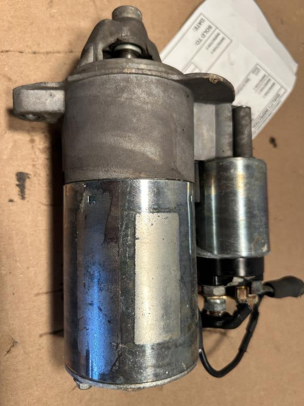 Starter Motor from a 2010 Ford Mustang, photo 2