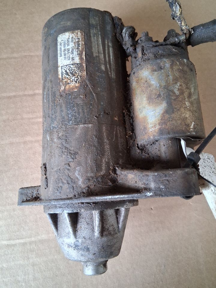 Starter Motor from a 2010 Ford Mustang, photo 2