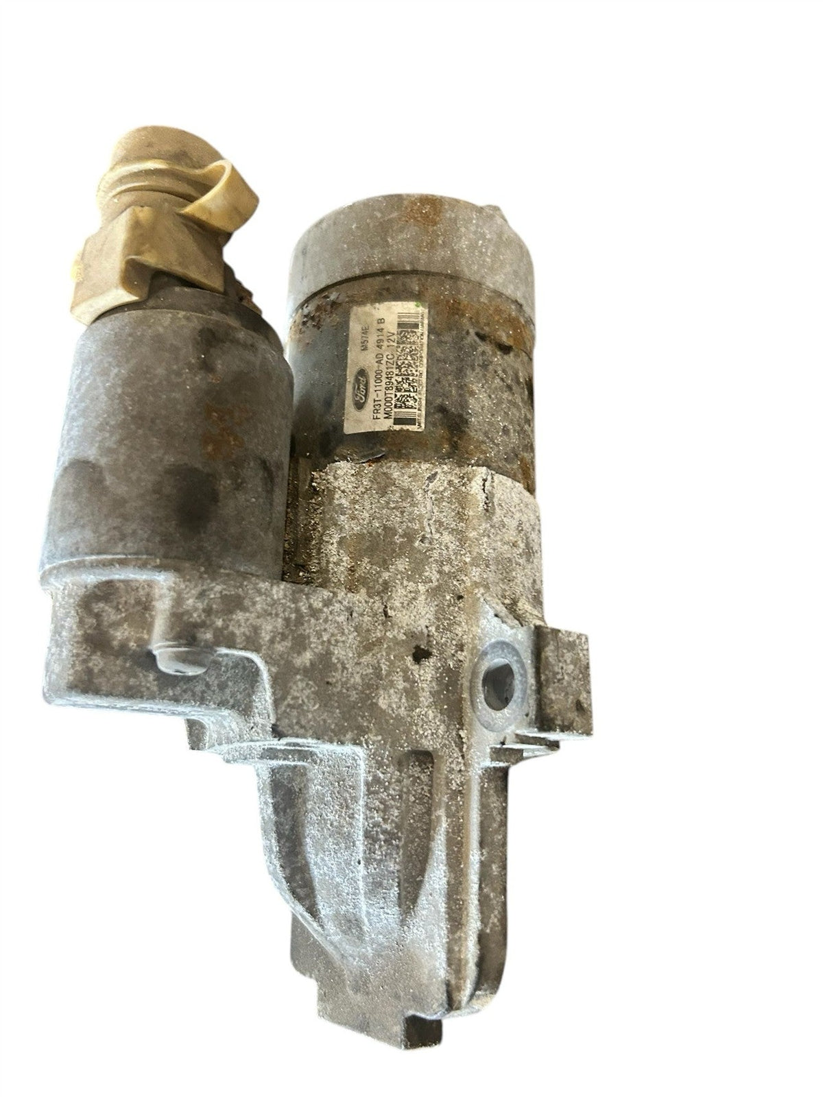 Starter Motor from a 2015 Ford Mustang, photo 1