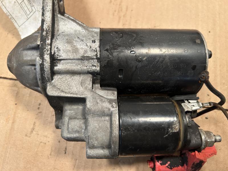 Starter Motor from a 2004 Dodge Neon, photo 2