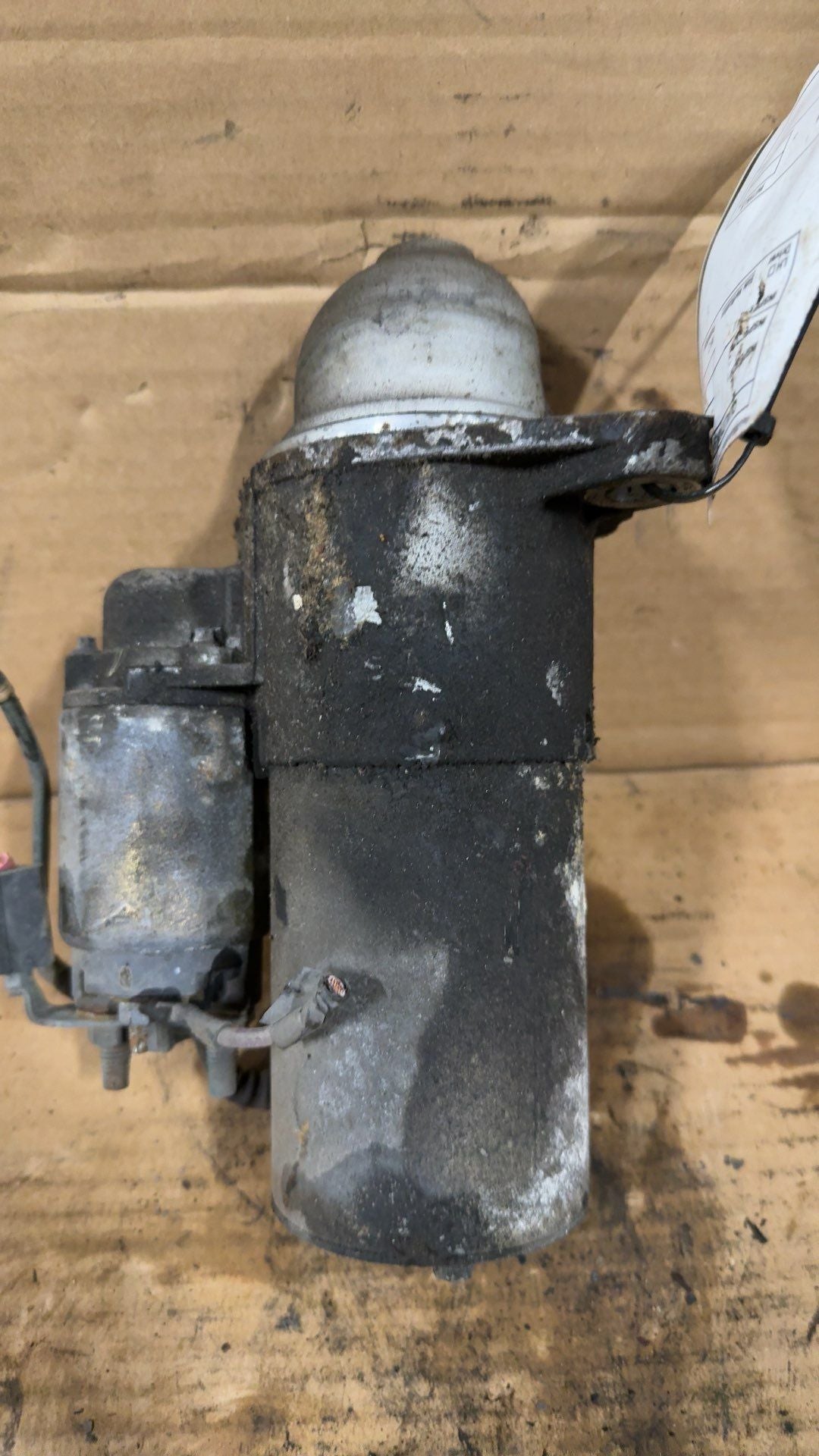 Starter Motor from a 2001 Oldsmobile Alero, photo 1