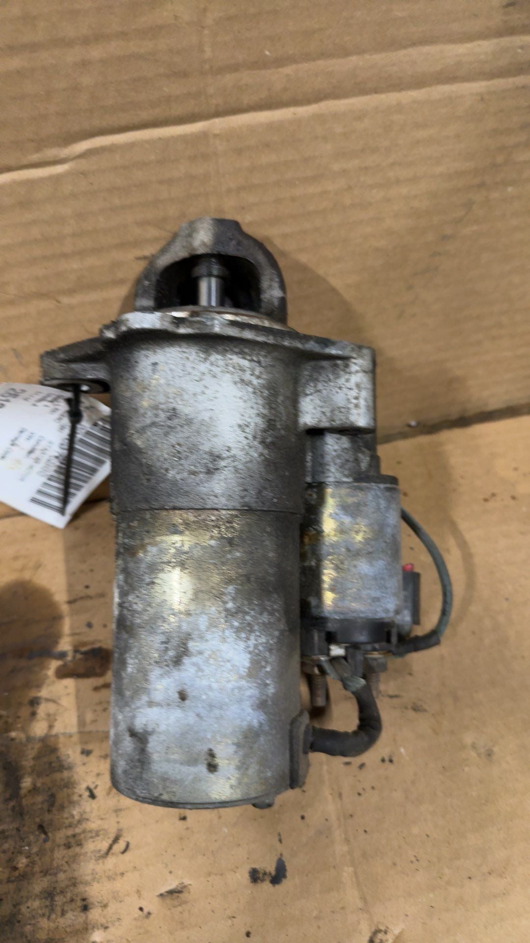 Starter Motor from a 2001 Oldsmobile Alero, photo 2
