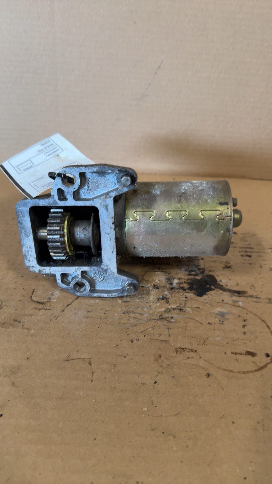 Starter Motor from a 2001 Mercury Sable, photo 2