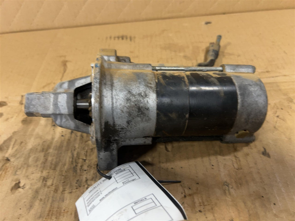 Starter Motor from a 2009 Chrysler Town & Country, photo 2