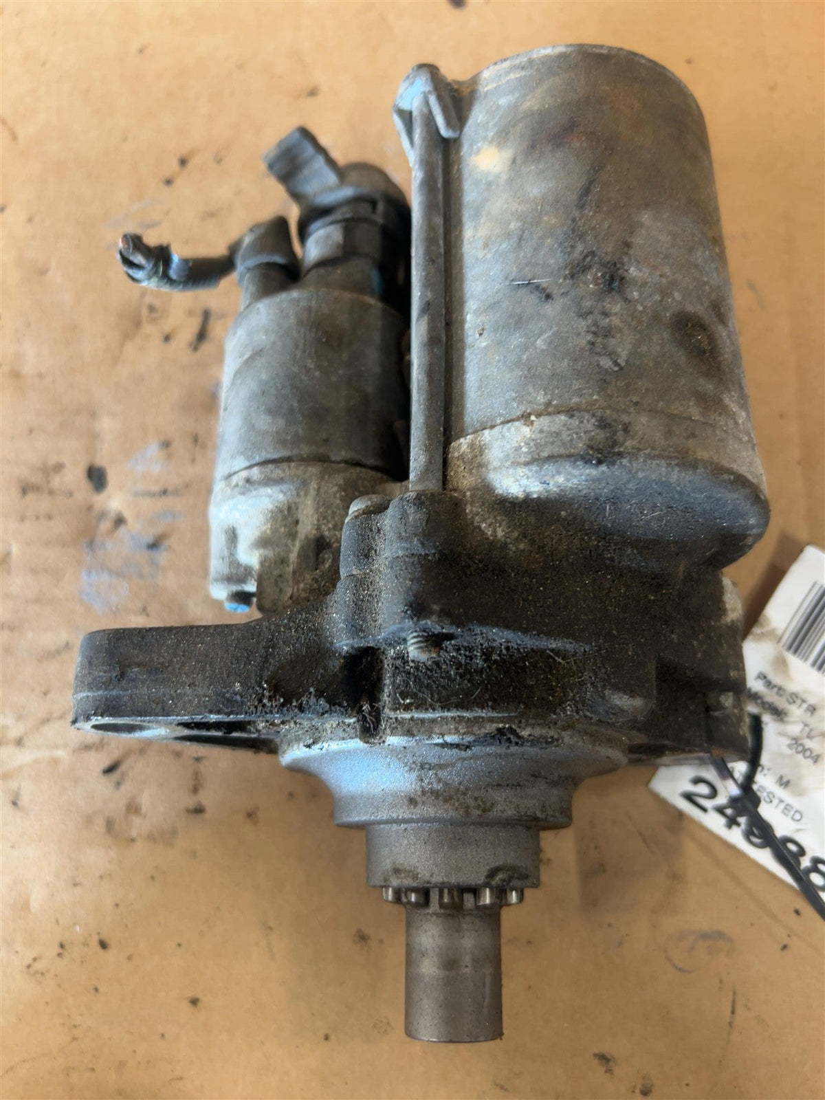Starter Motor from a 2004 Acura TL, photo 1