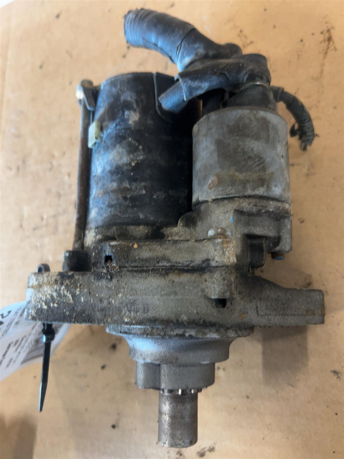 Starter Motor from a 2004 Acura TL, photo 2