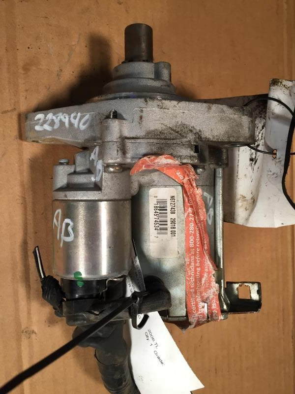 Starter Motor from a 2006 Acura TL, photo 1