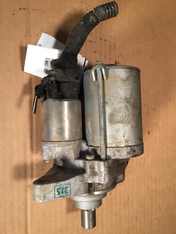 Starter Motor from a 2006 Acura TL, photo 2