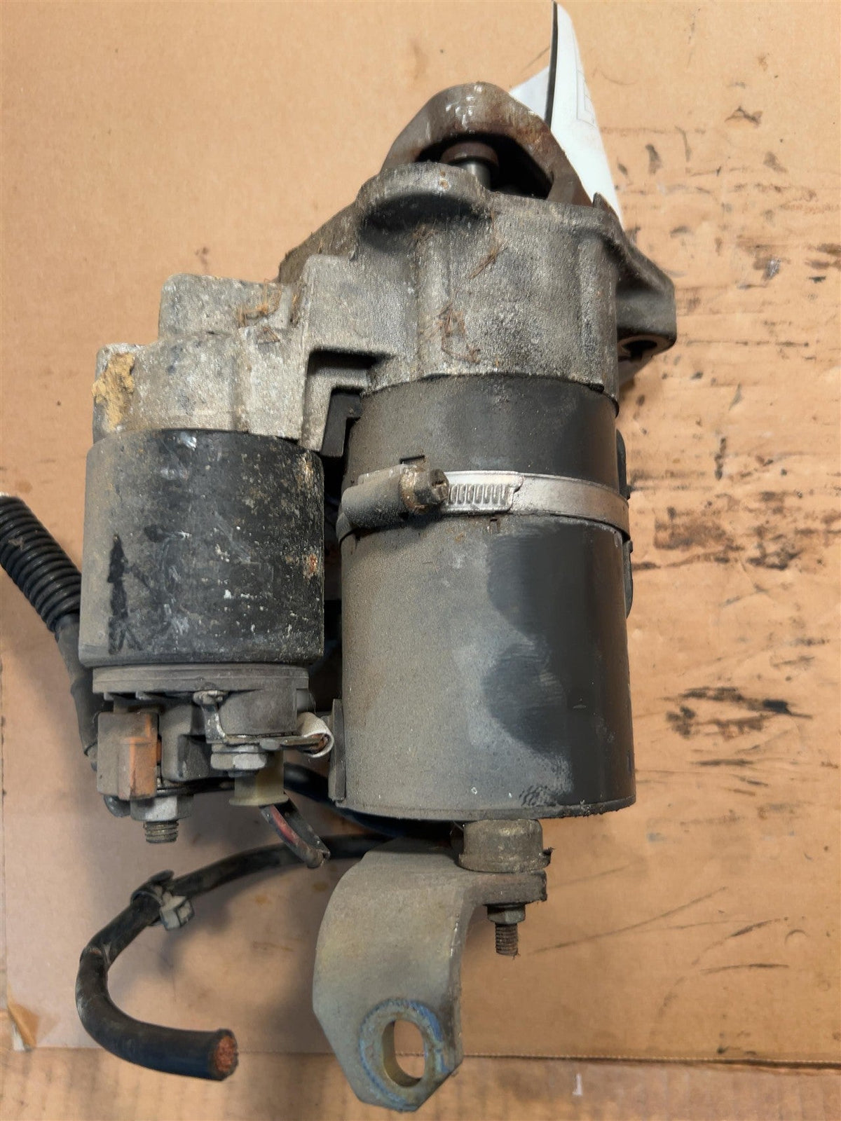 Starter Motor from a 2002 Audi A4, photo 2
