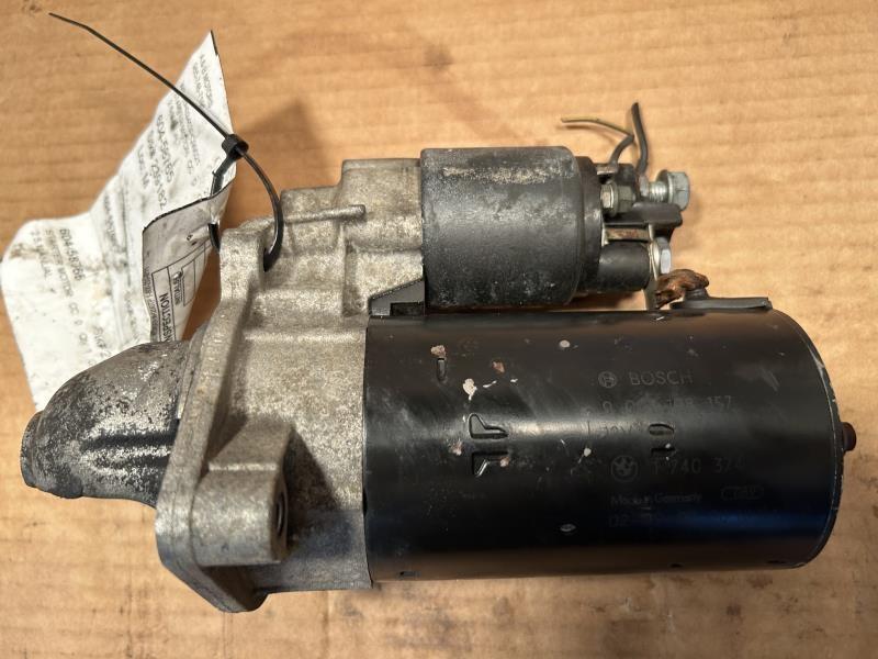 Starter Motor from a 2003 BMW 325i, photo 2