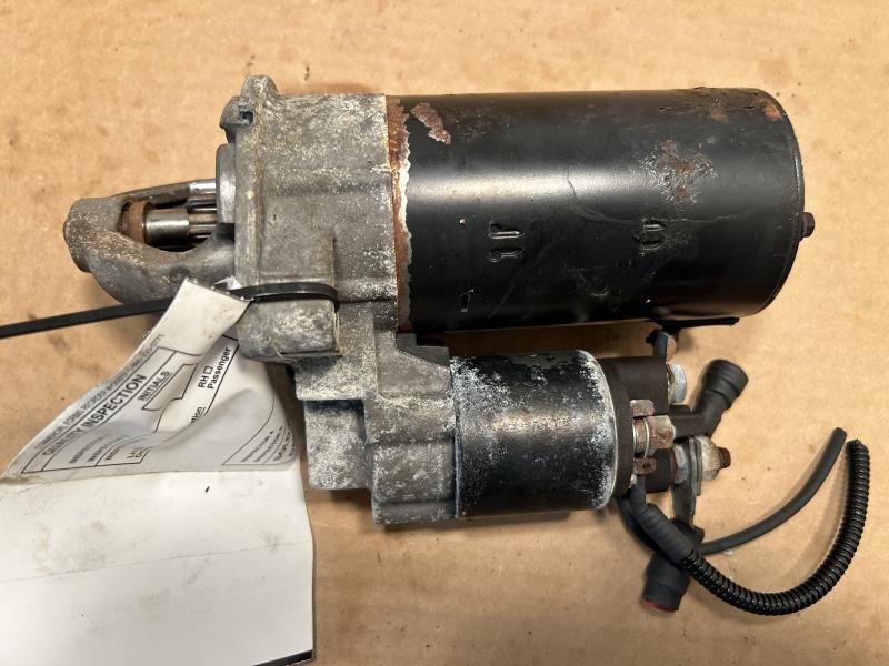 Starter Motor from a 1996 BMW 328i, photo 2