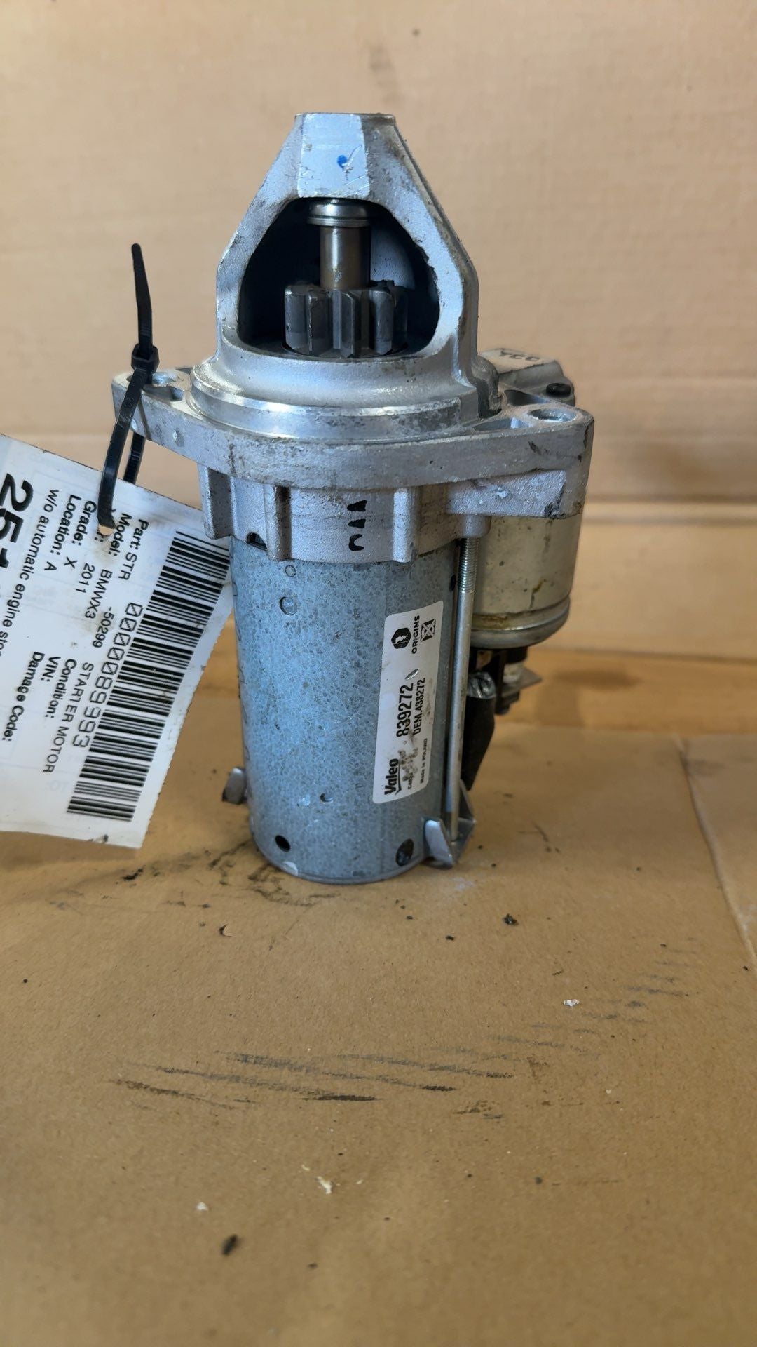 Starter Motor from a 2011 BMW X3, photo 1