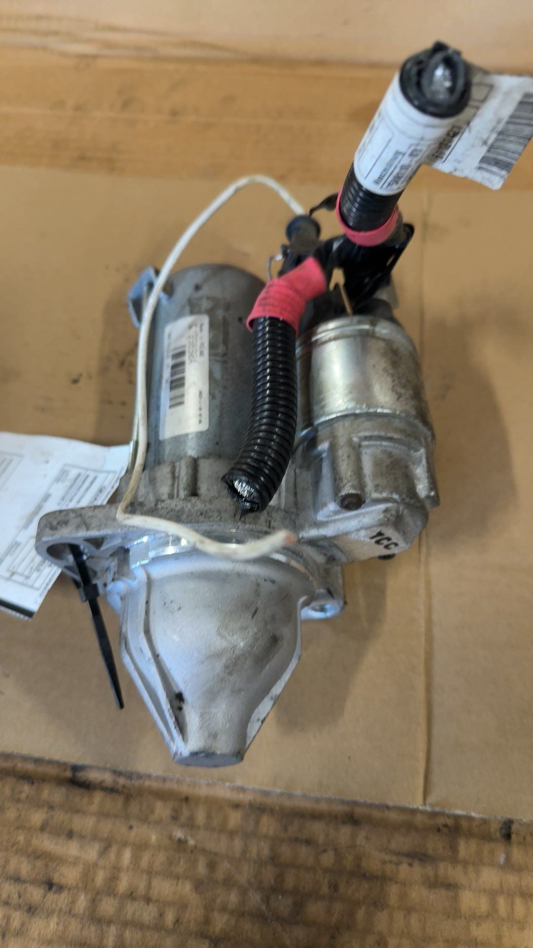 Starter Motor from a 2011 BMW X3, photo 2