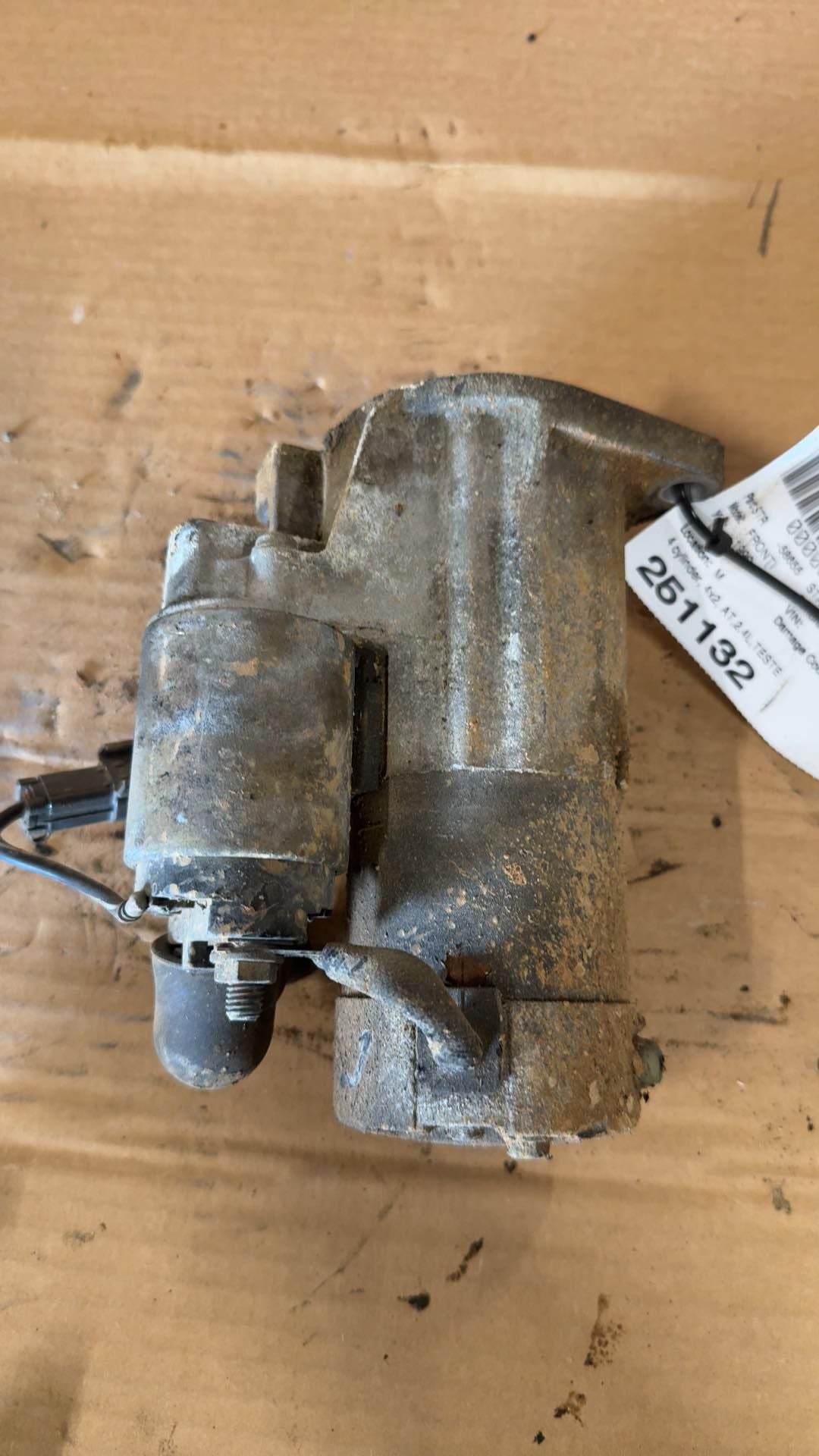 Starter Motor from a 1999 Nissan Frontier, photo 1