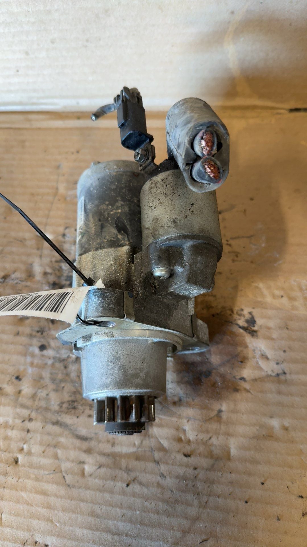 Starter Motor from a 2016 Nissan Altima, photo 1