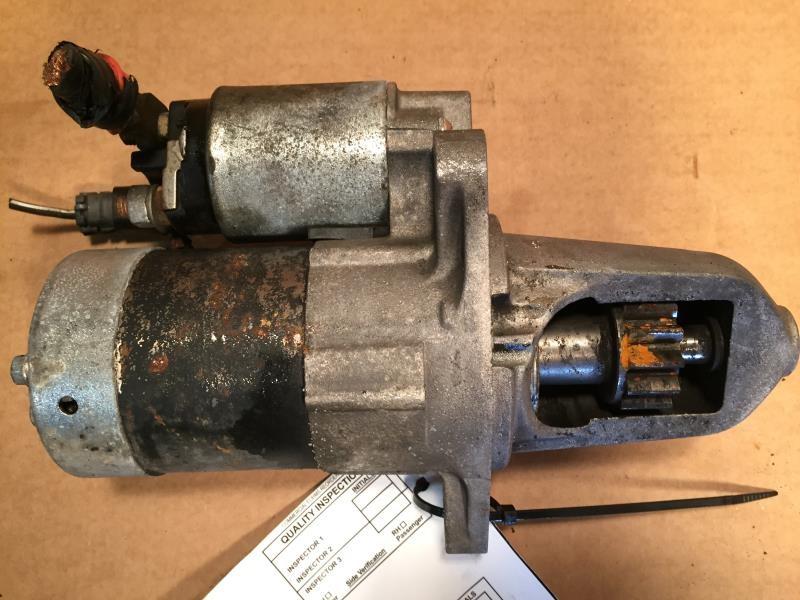 Starter Motor from a 2002 Nissan Altima, photo 1