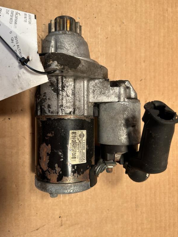 Starter Motor from a 2010 Nissan Altima, photo 1