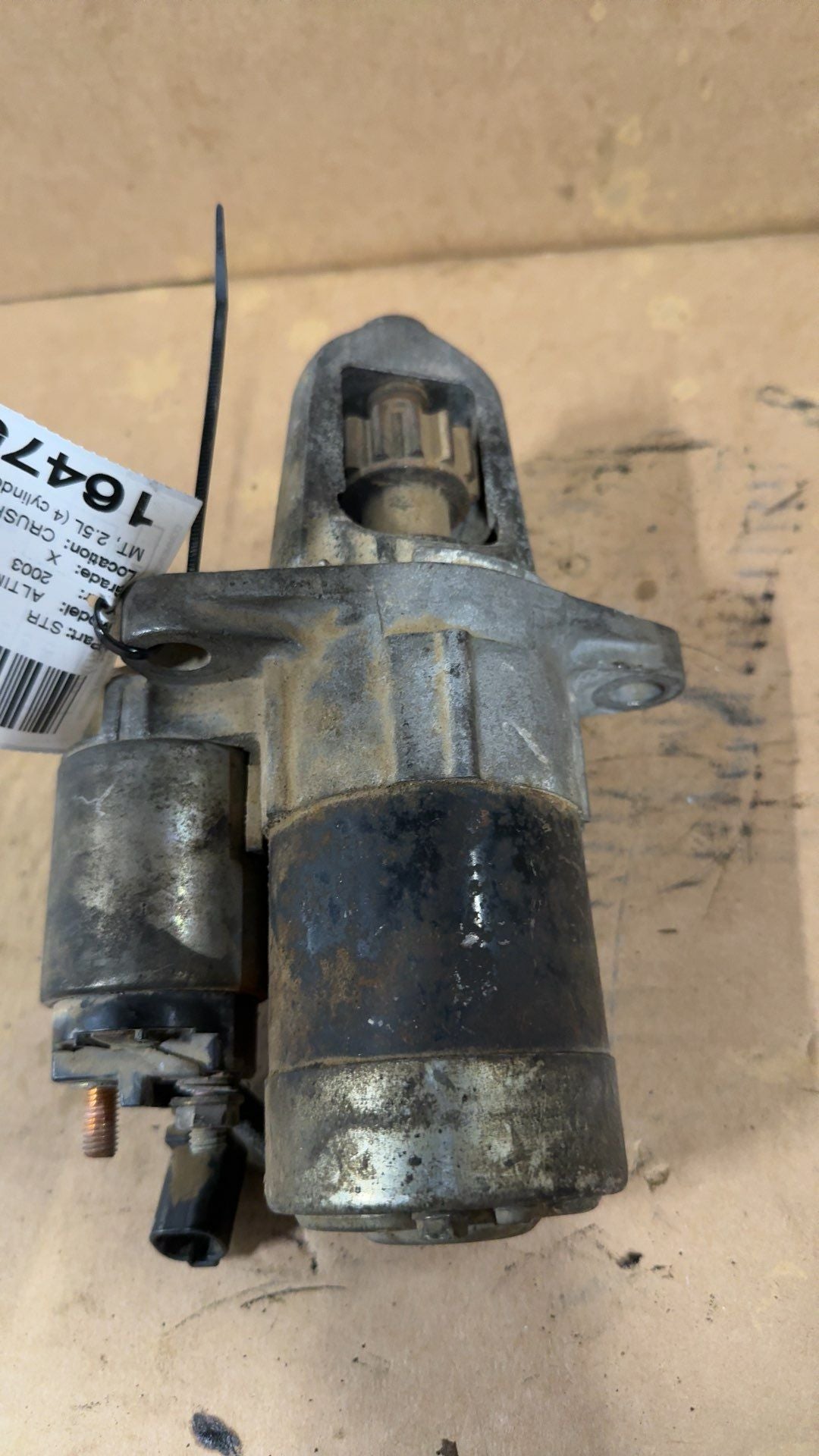 Starter Motor from a 2003 Nissan Altima, photo 1