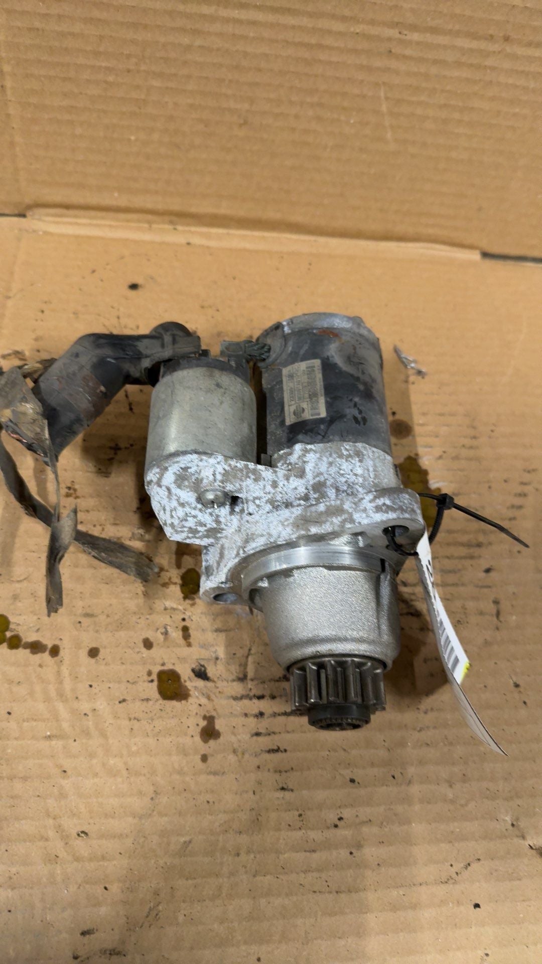 Starter Motor from a 2007 Nissan, photo 1