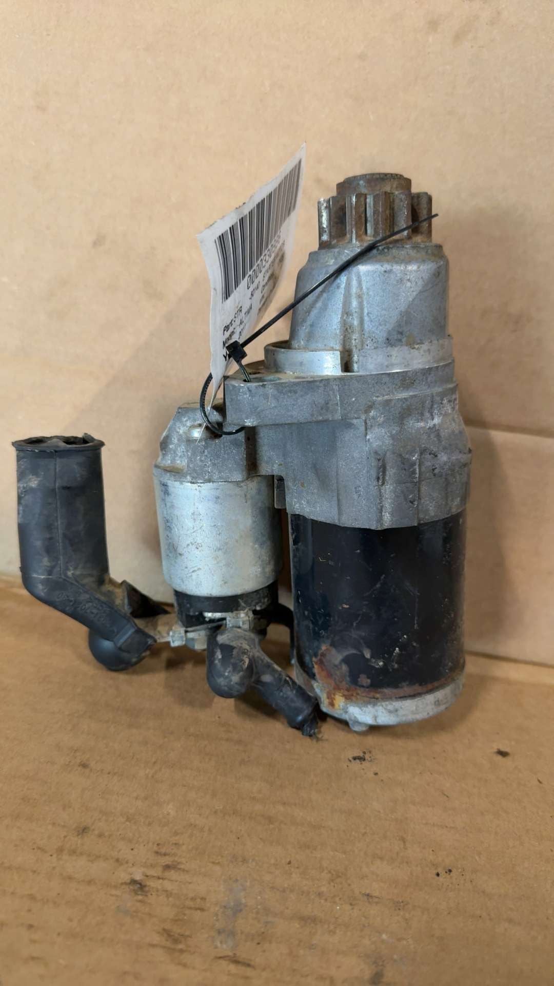 Starter Motor from a 2011 Nissan Altima, photo 1