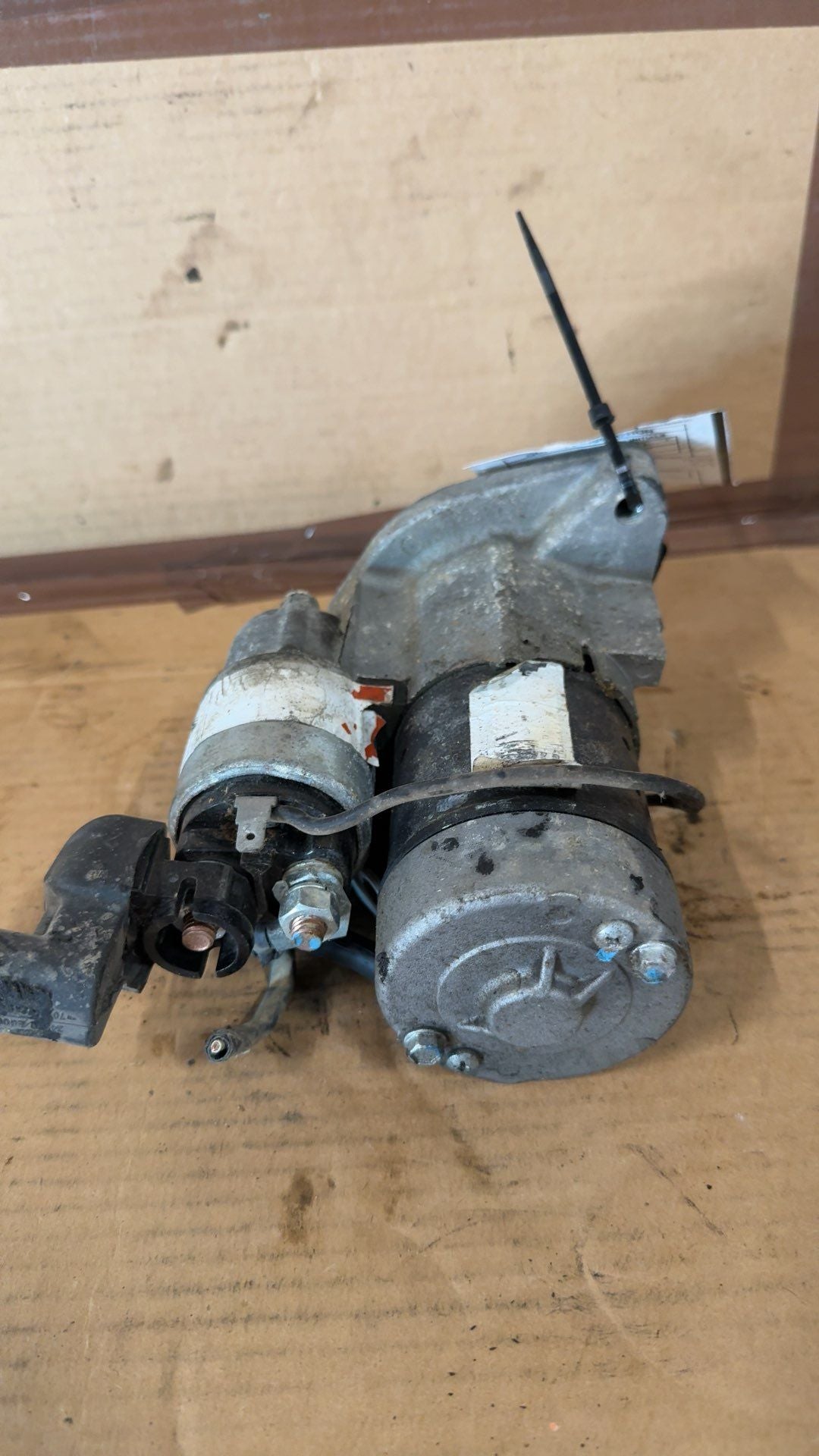 Starter Motor from a 2012 Infiniti M37, photo 2
