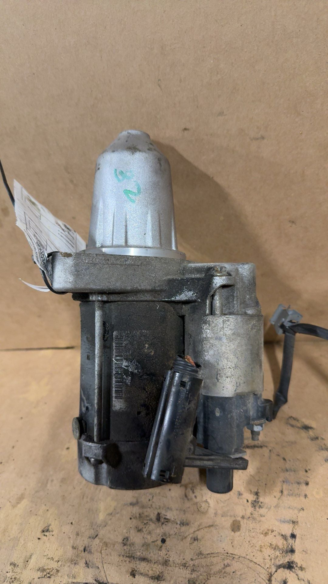 Starter Motor from a 2017 Infiniti QX30, photo 2