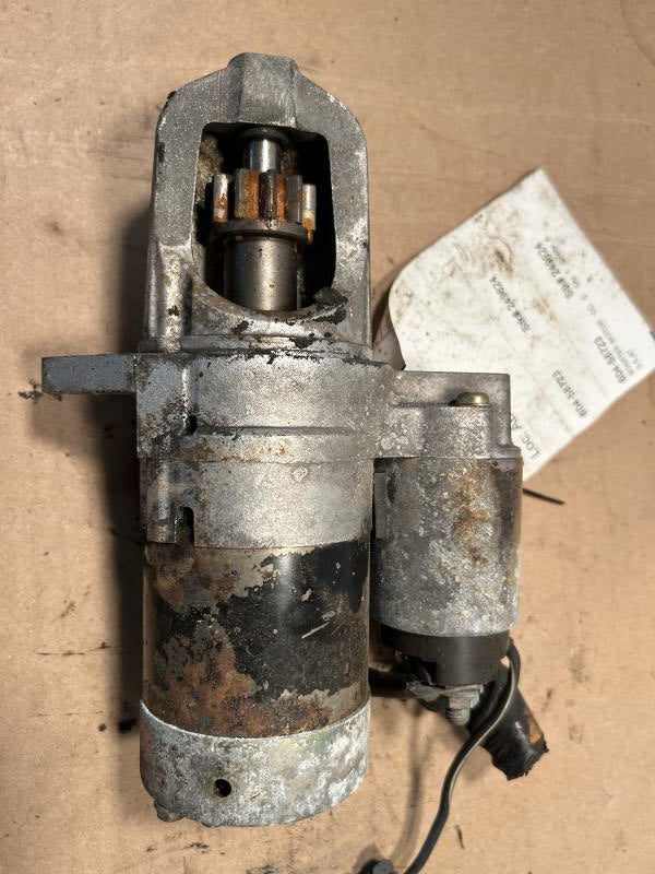 Starter Motor from a 2004 Nissan Maxima, photo 1