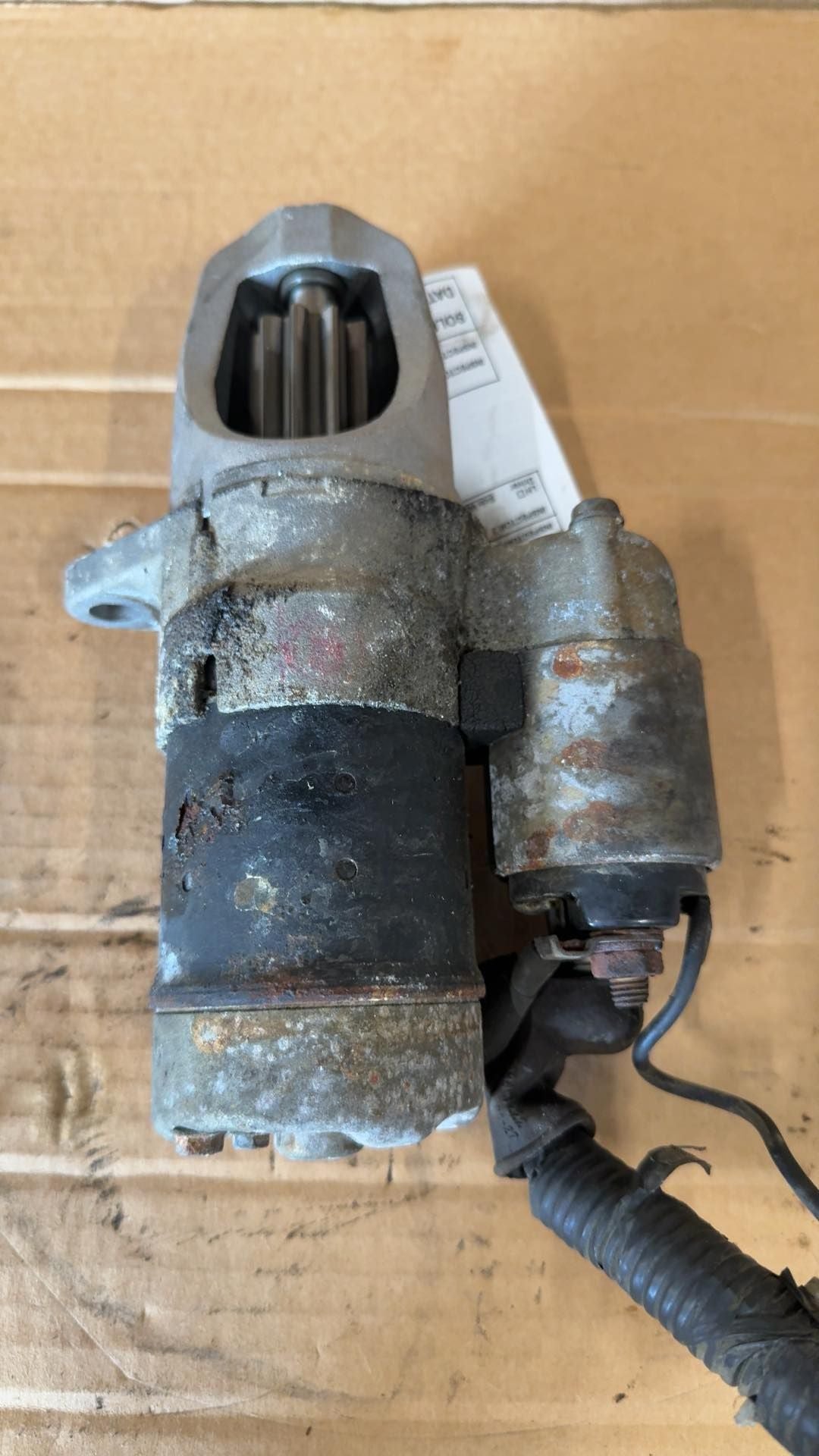 Starter Motor from a 1997 Nissan Maxima, photo 1