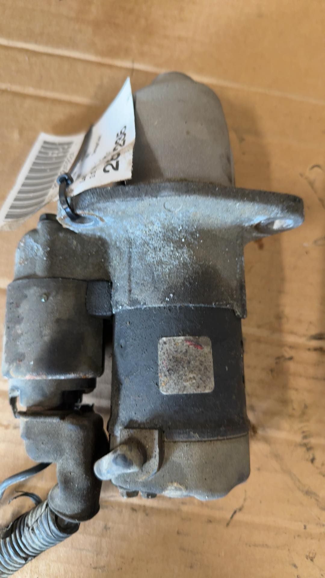 Starter Motor from a 1997 Nissan Maxima, photo 2