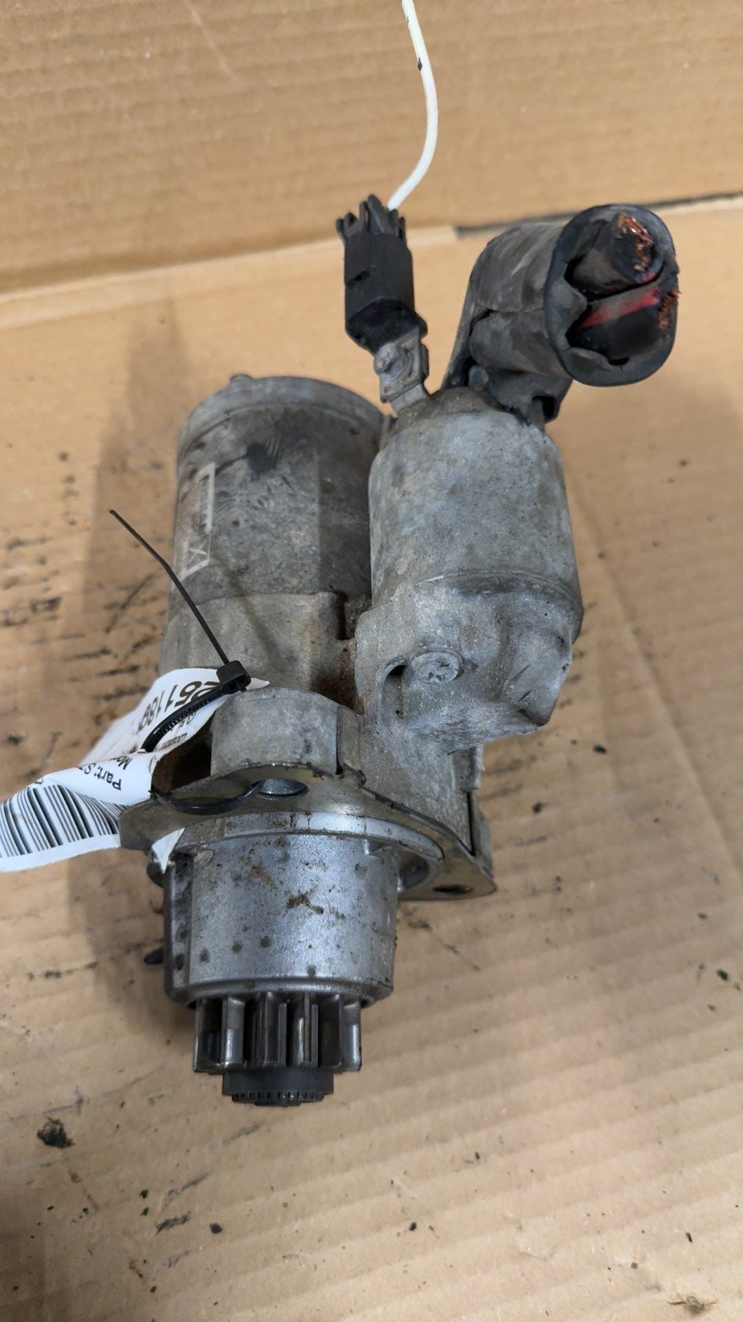 Starter Motor from a 2019 Nissan Pathfinder, photo 1