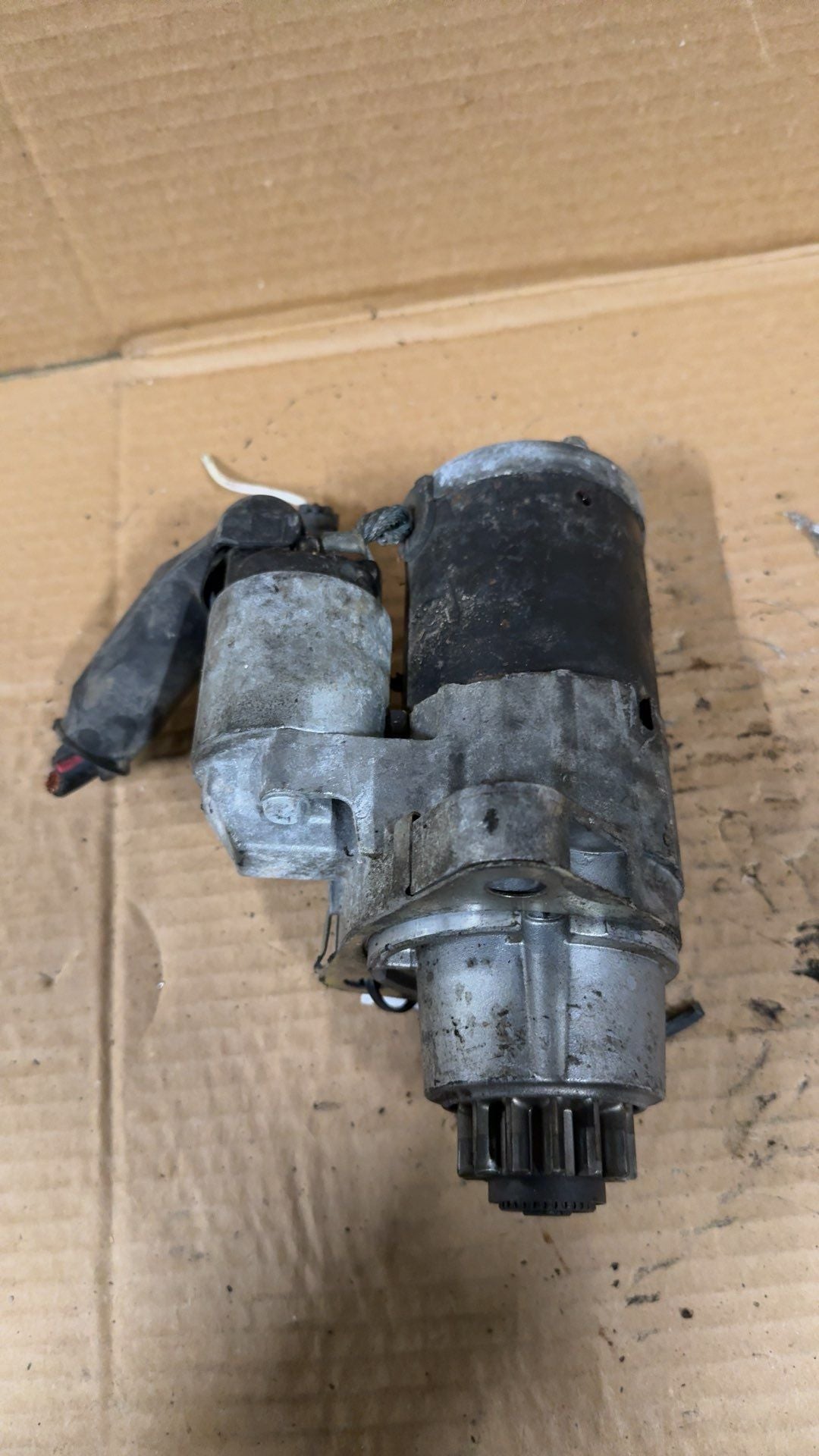 Starter Motor from a 2019 Nissan Pathfinder, photo 2