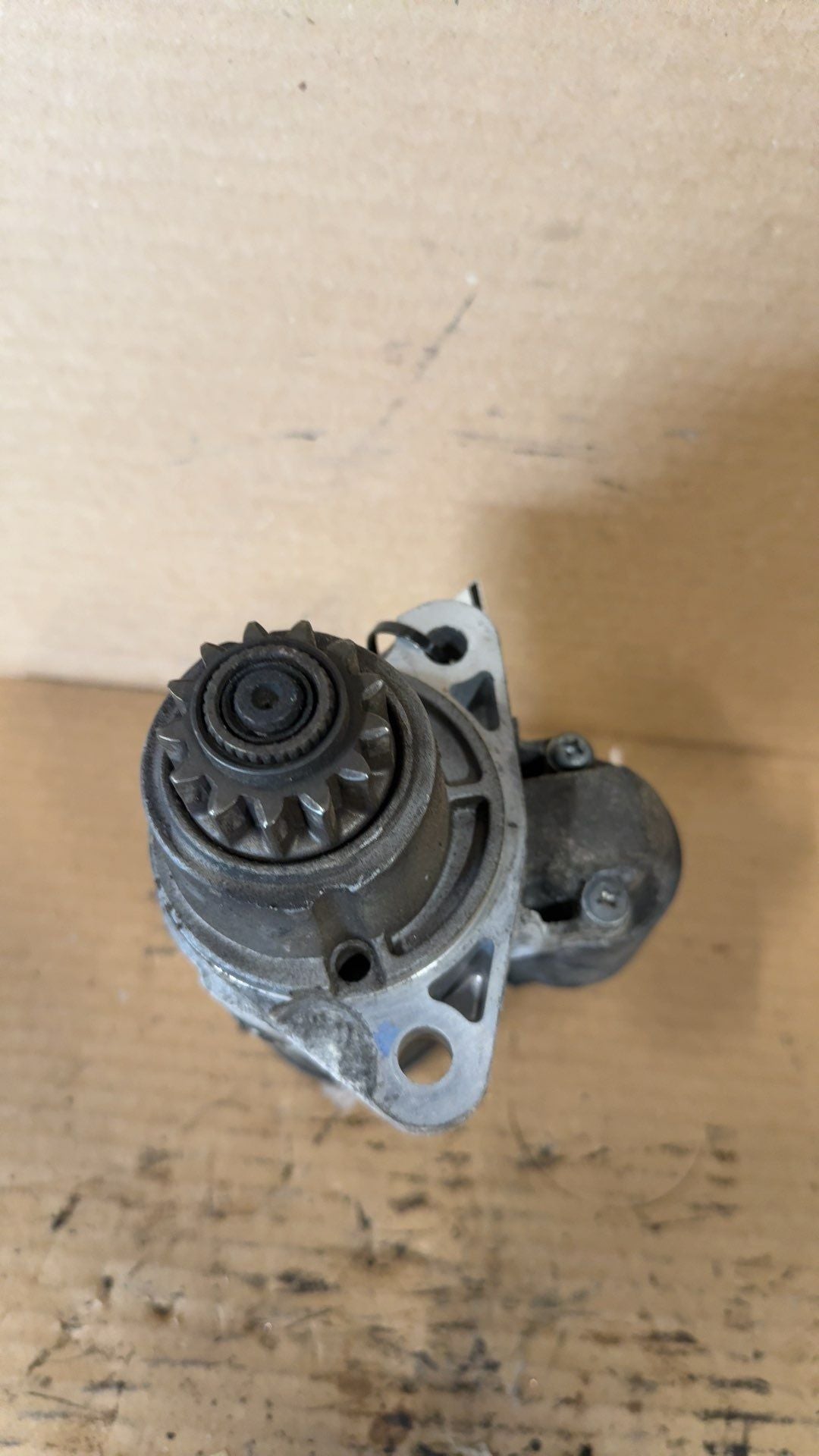 Starter Motor from a 2014 Nissan Pathfinder, photo 2