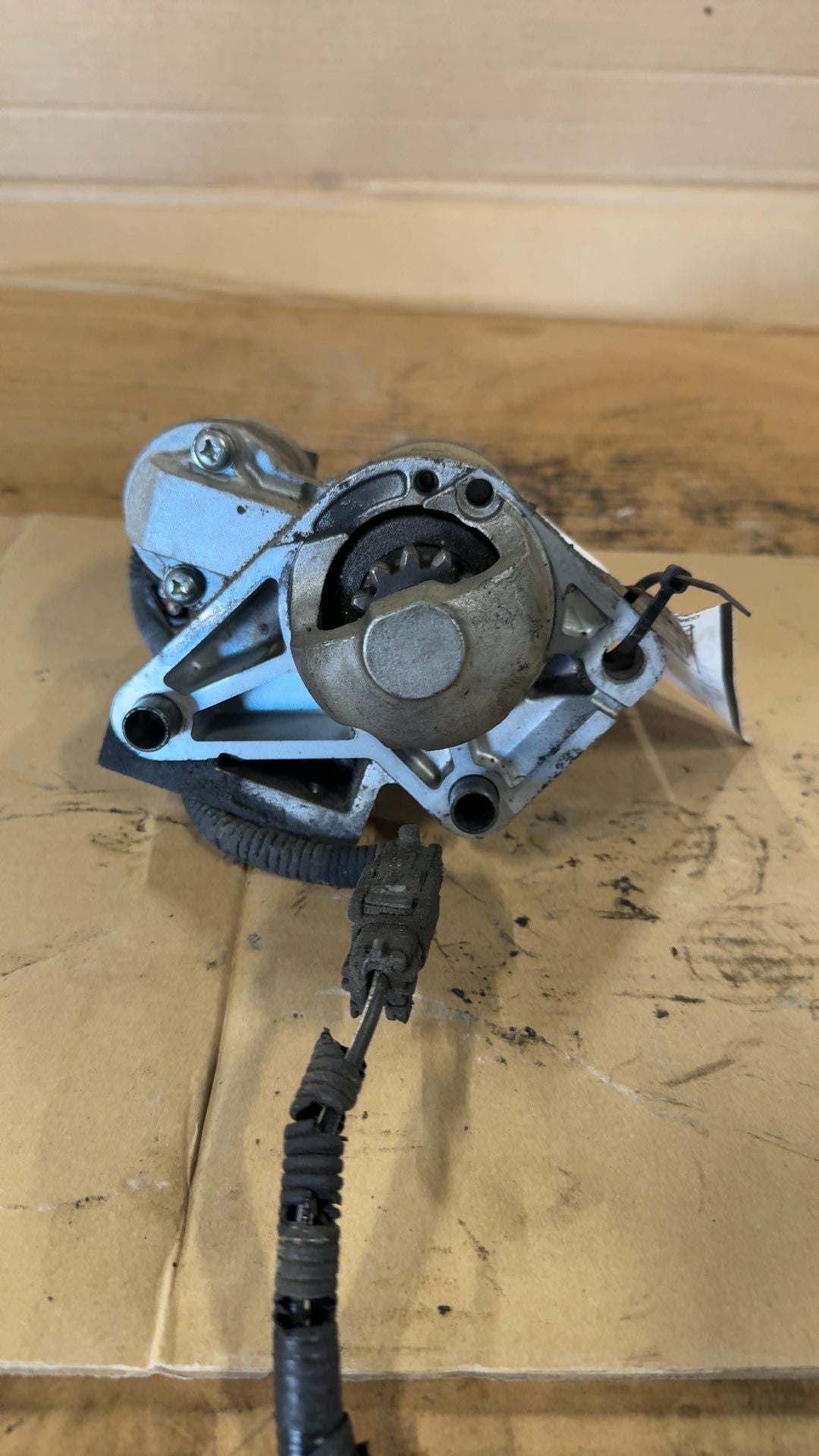 Starter Motor from a 2007 Nissan, photo 1