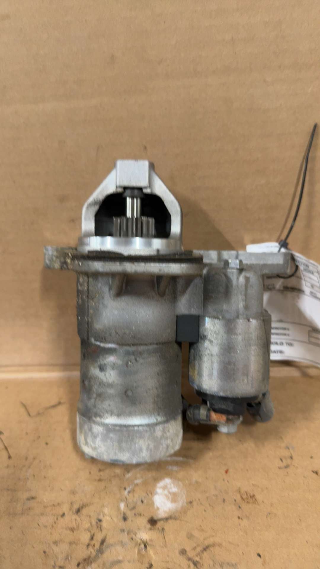 Starter Motor from a 2019 Nissan Sentra, photo 2