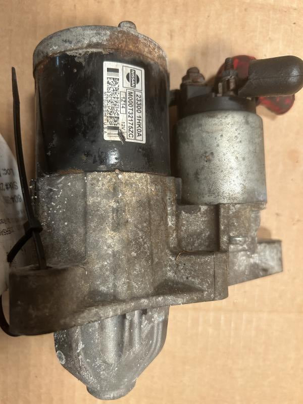 Starter Motor from a 2012 Nissan Versa, photo 2