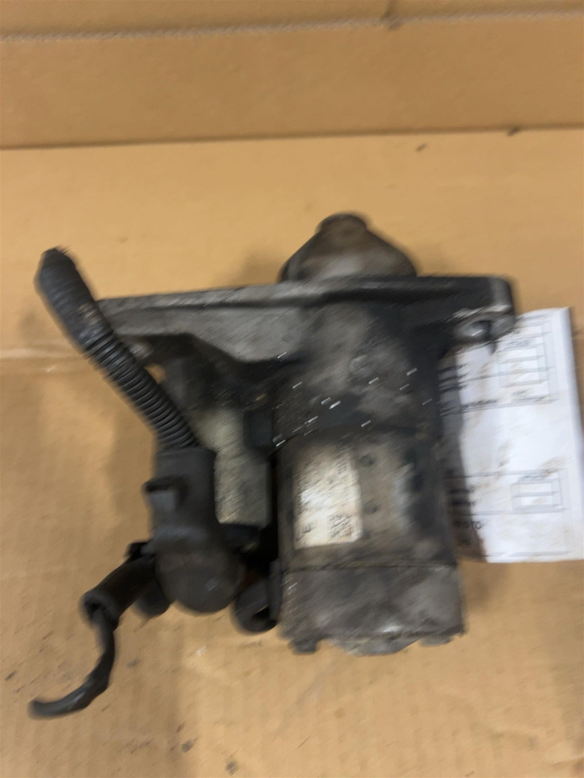 Starter Motor from a 2011 Nissan Versa, photo 2
