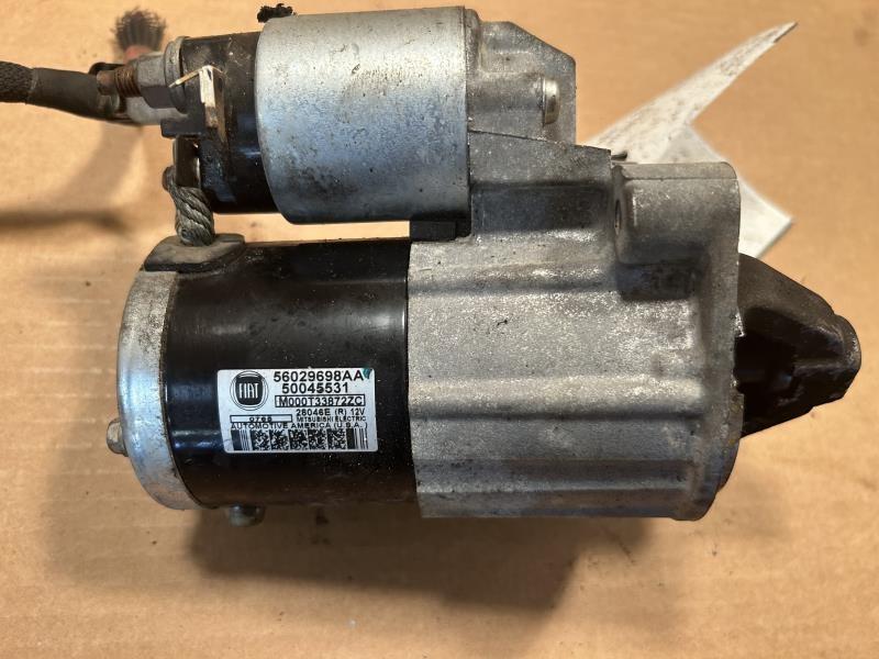 Starter Motor from a 2015 Fiat 500, photo 2
