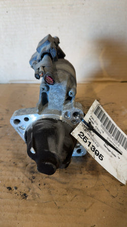Starter Motor from a 2017 Ford Fiesta, photo 1