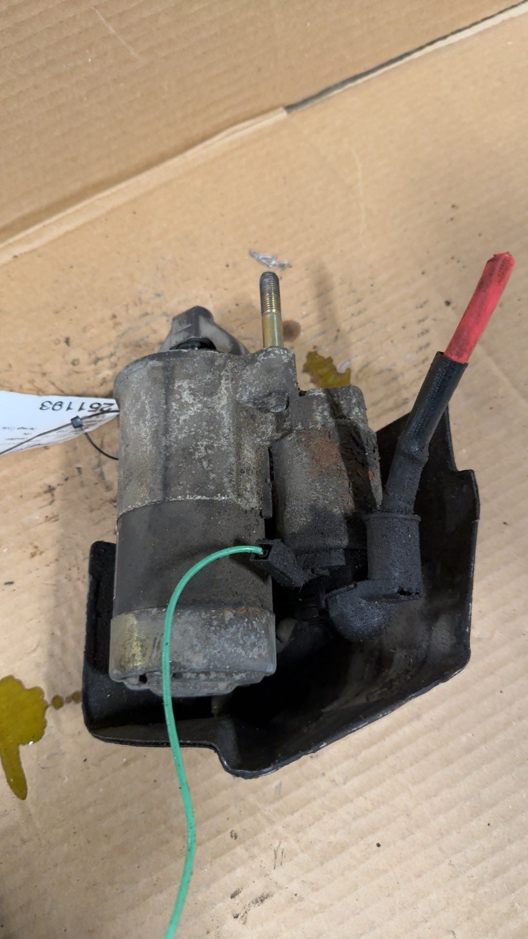 Starter Motor from a 2003 Hyundai Santa Fe, photo 1