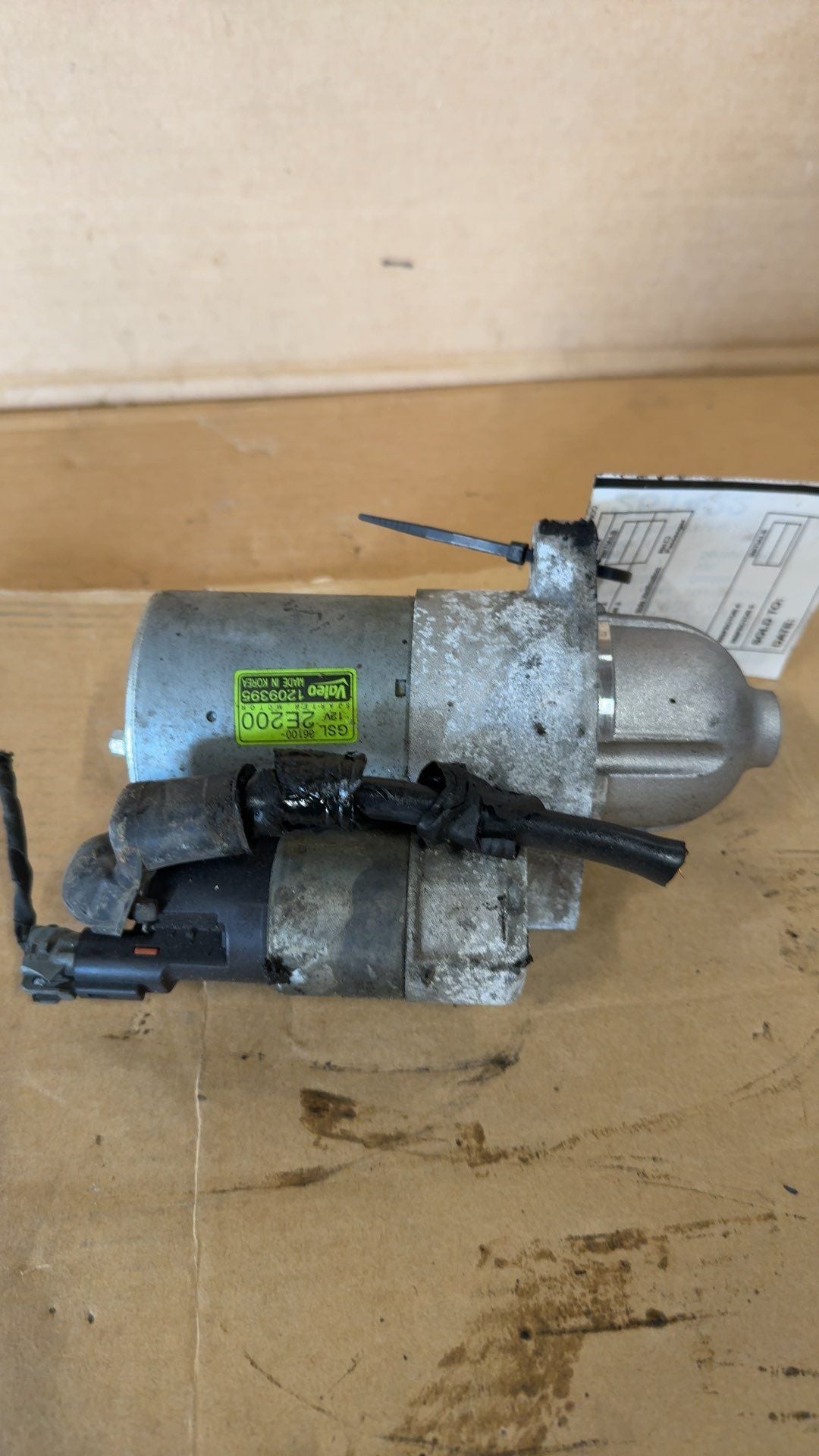 Starter Motor from a 2016 Hyundai Tucson, photo 2