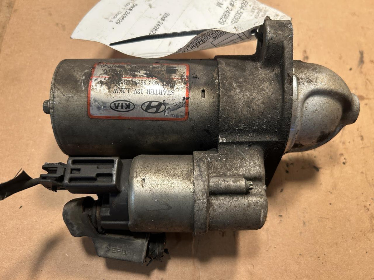 Starter Motor from a 2011 Hyundai Elantra, photo 2