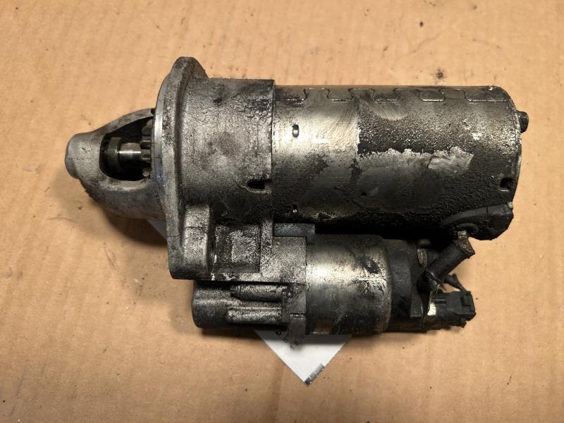 Starter Motor from a 2015 Hyundai Elantra, photo 2