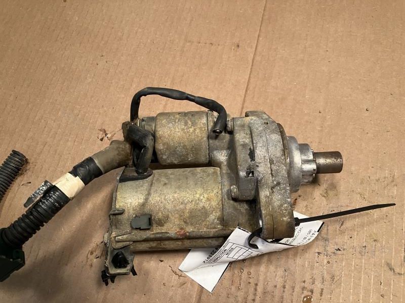 Starter Motor from a 1999 Honda Accord, photo 1