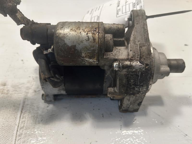 Starter Motor from a 1999 Honda Accord, photo 1