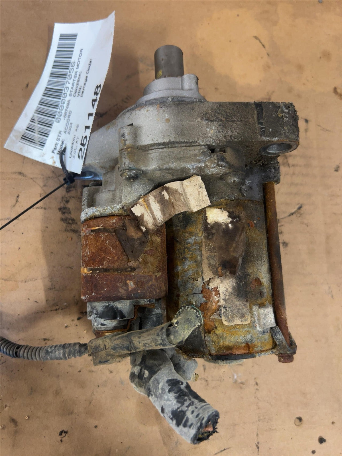 Starter Motor from a 2004 Honda Accord, photo 1