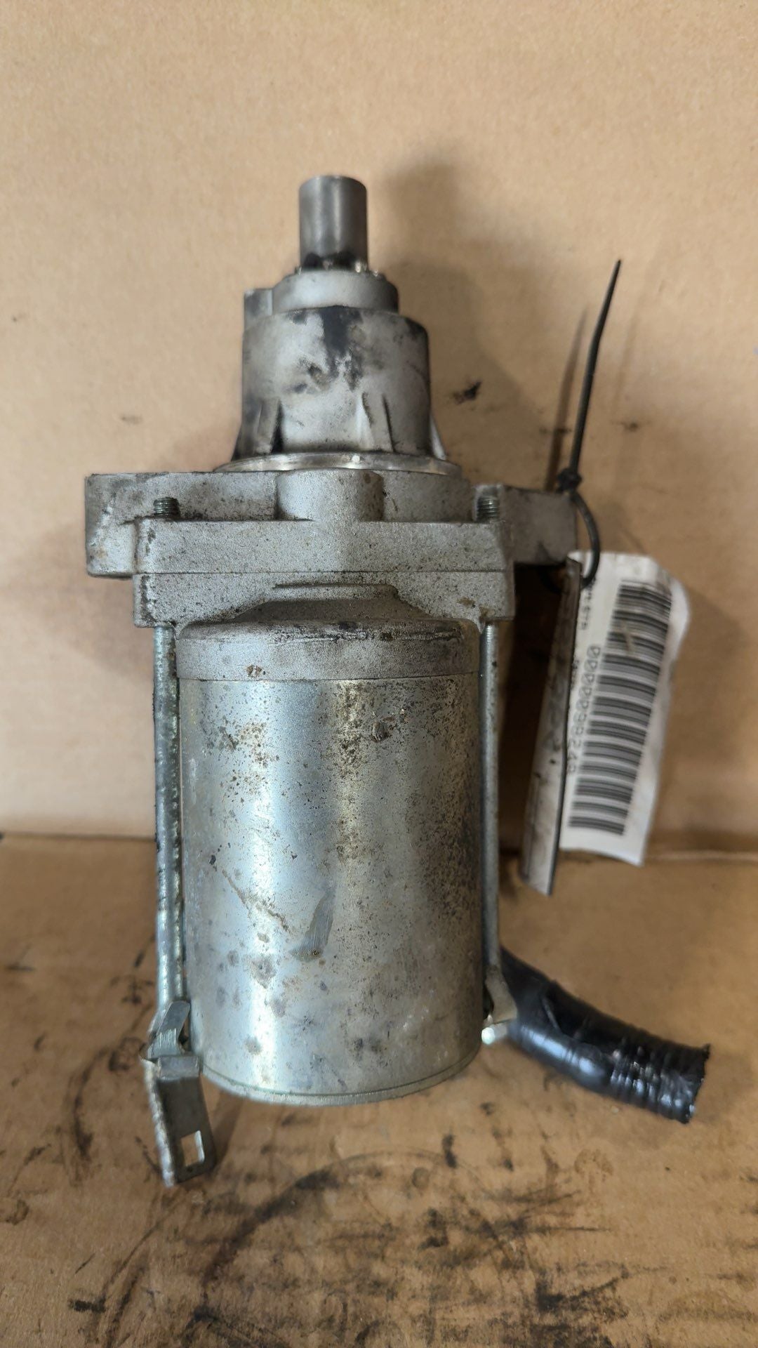 Starter Motor from a 2004 Honda Accord, photo 1